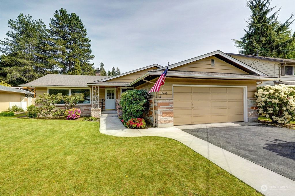 Photo of 10408 42nd Avenue NE, Seattle, WA 98125 (MLS # 2216389)