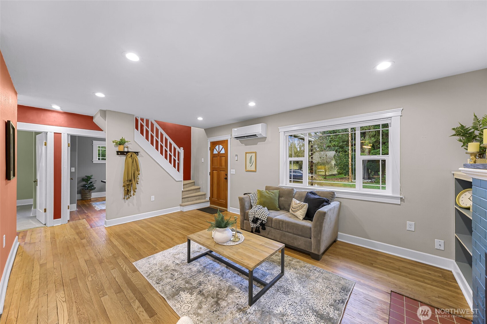 1420 E Maplewood Avenue