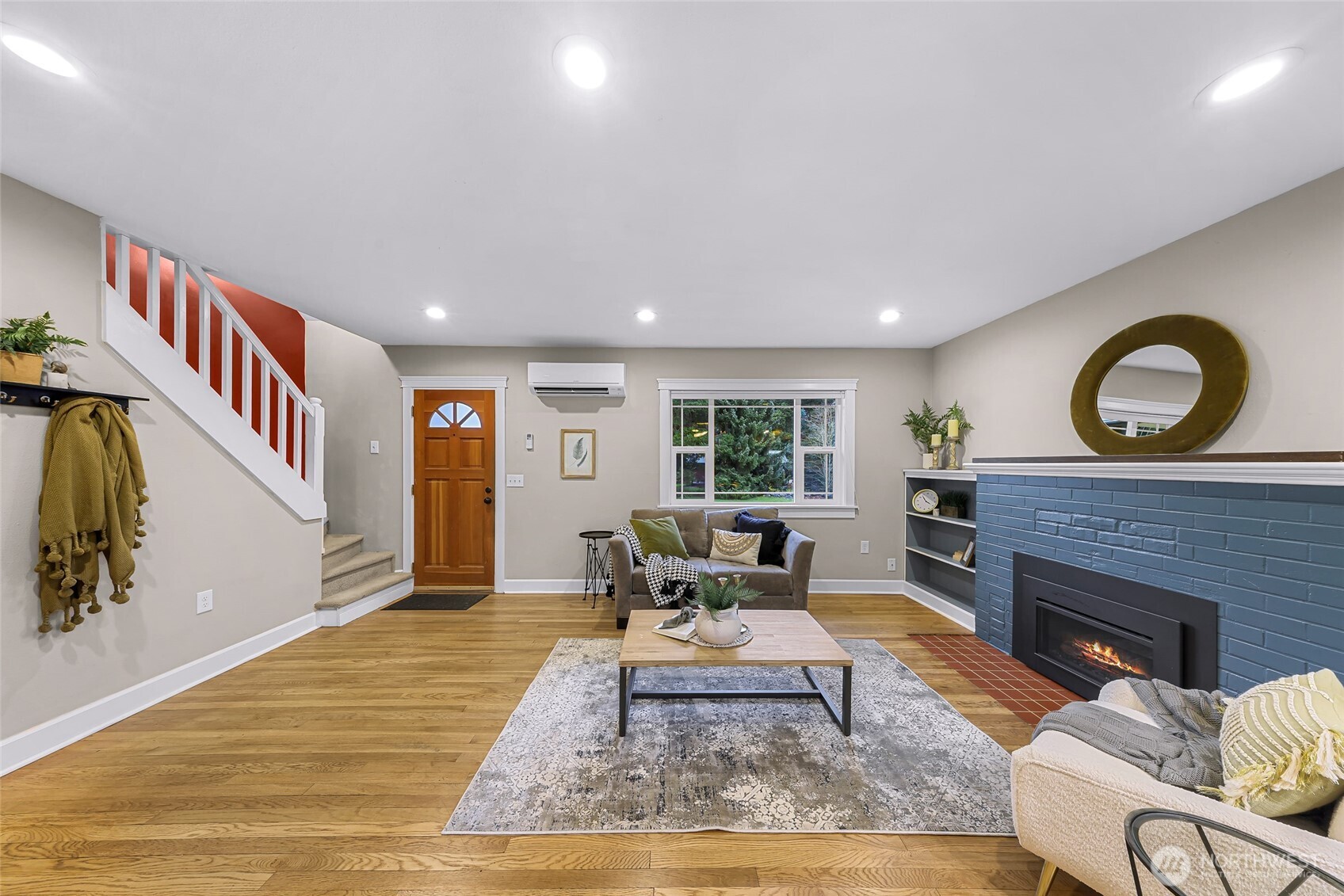 1420 E Maplewood Avenue