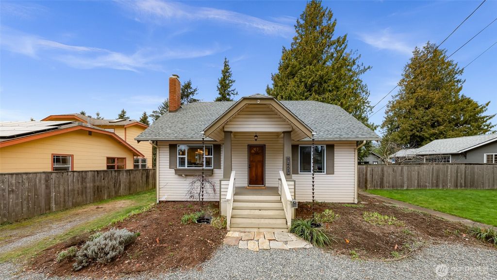 Photo of 1420 E Maplewood Avenue, Bellingham, WA 98225 (MLS # 2478189)