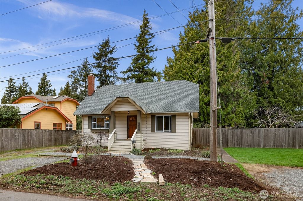 Photo of 1420 E Maplewood Avenue, Bellingham, WA 98225 (MLS # 2478189)