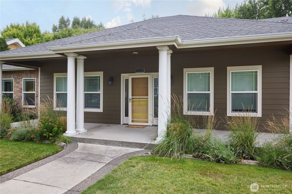 Photo of 1676 Greenbriar Drive, Walla Walla, WA 99362 (MLS # 2549907)
