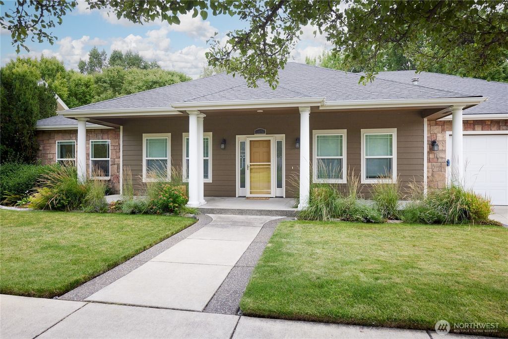 Photo of 1676 Greenbriar Drive, Walla Walla, WA 99362 (MLS # 2549907)