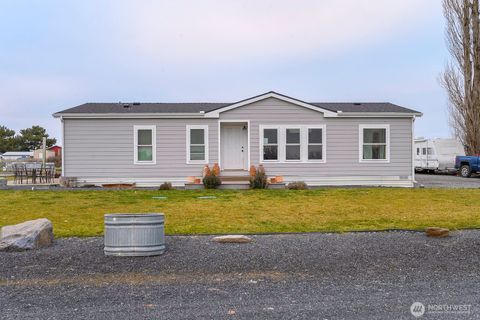Photo of 10264 Dune Lake Loop SE, Moses Lake, WA 98837 (MLS # 2477792)