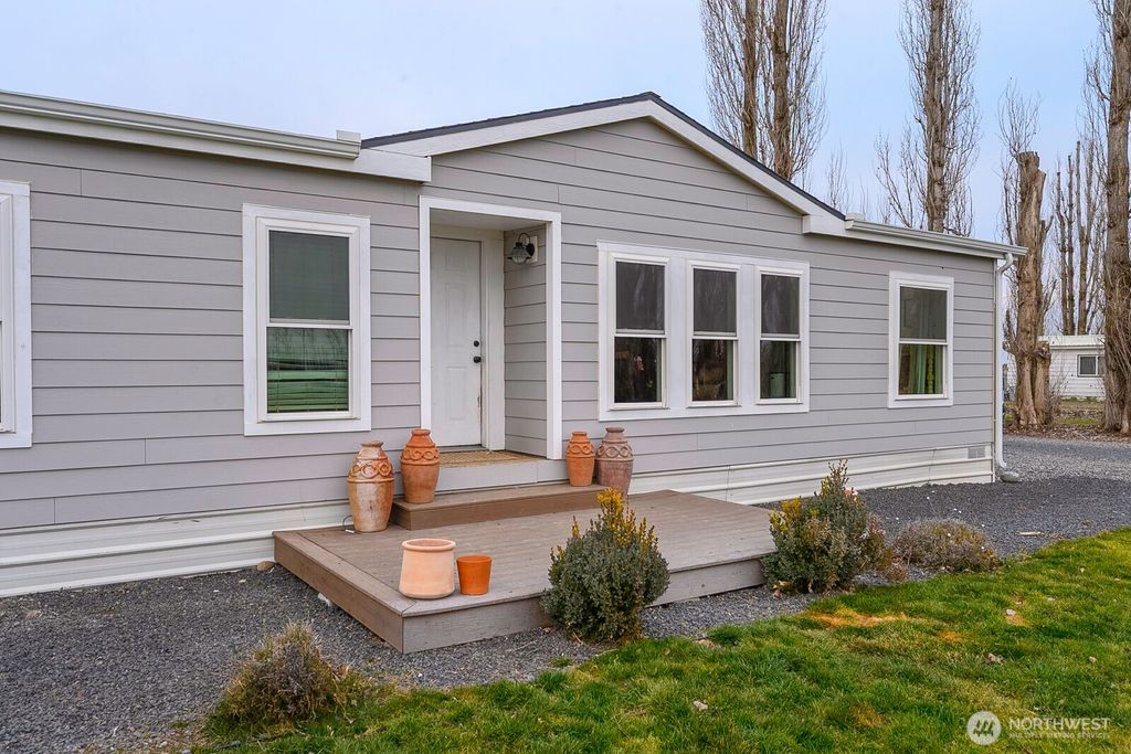 Photo of 10264 Dune Lake Loop SE, Moses Lake, WA 98837 (MLS # 2477792)