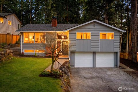 Photo of 18330 47th Place NE, Lake Forest Park, WA 98155 (MLS # 2511972)