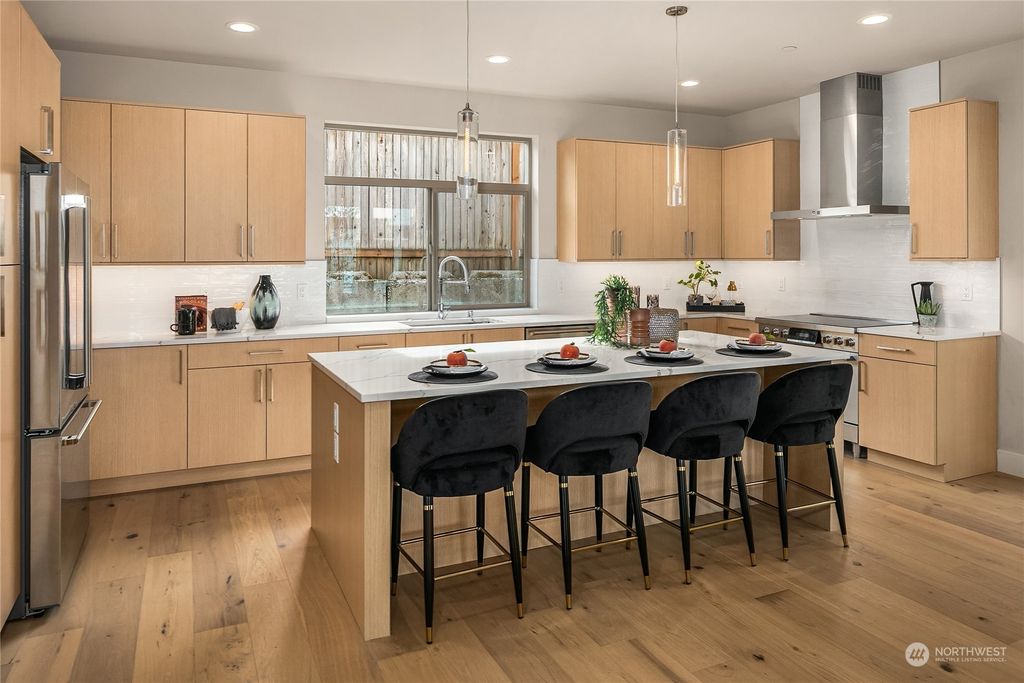 Photo of 9225 125th Avenue NE, Kirkland, WA 98033 (MLS # 2300351)