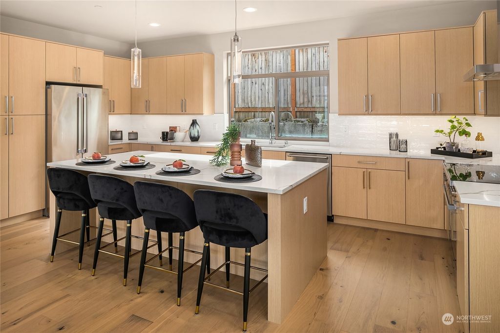 Photo of 9225 125th Avenue NE, Kirkland, WA 98033 (MLS # 2300351)