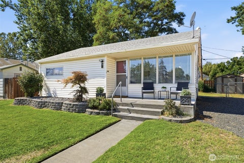 Photo of 803 Smith Avenue, Richland, WA 99352 (MLS # 2578403)