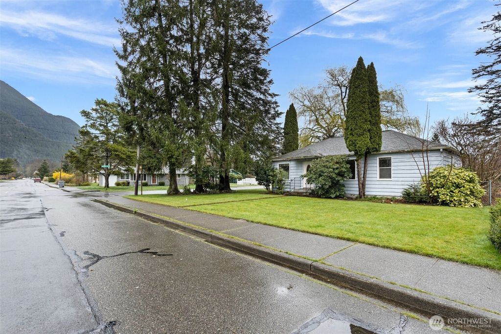 Photo of 225 NE 6th Street, North Bend, WA 98045 (MLS # 2340241)