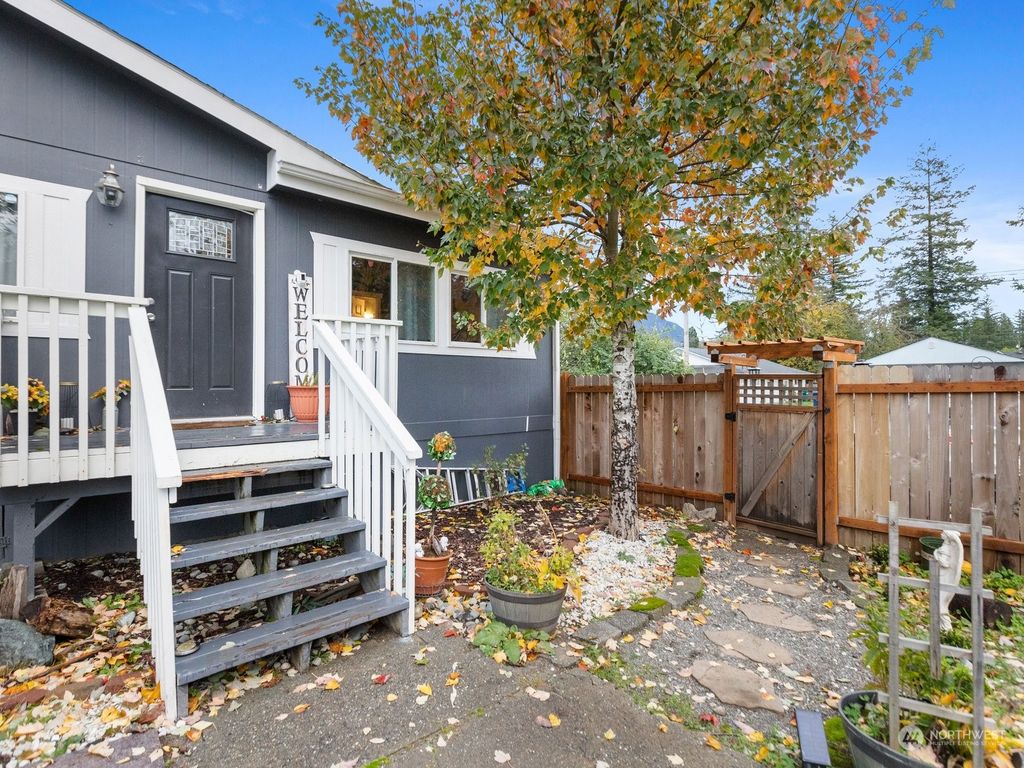 Photo of 233 7th Street, Gold Bar, WA 98251 (MLS # 2306898)