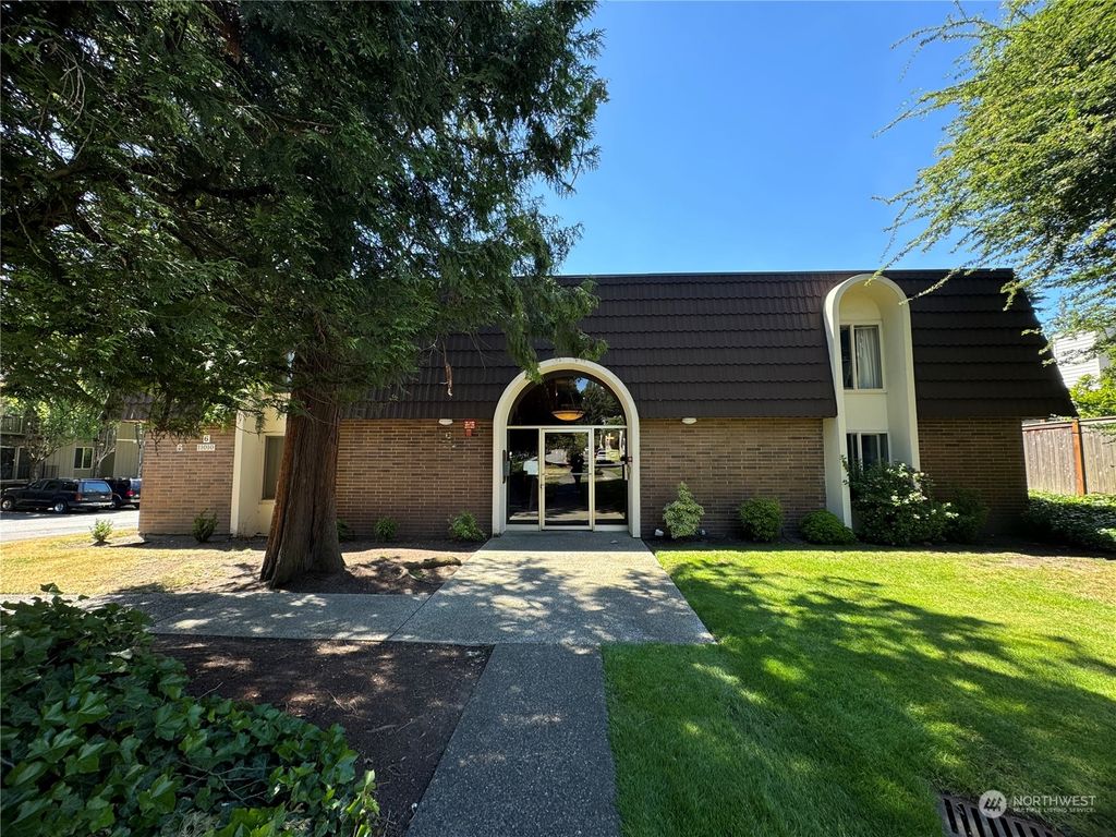 Photo of 11010 NE 68th St St #624, Kirkland, WA 98033 (MLS # 2291138)