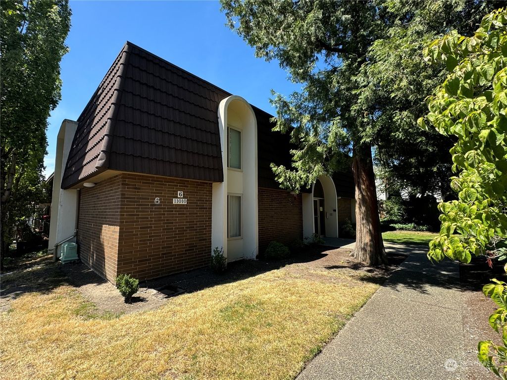 Photo of 11010 NE 68th St St #624, Kirkland, WA 98033 (MLS # 2291138)