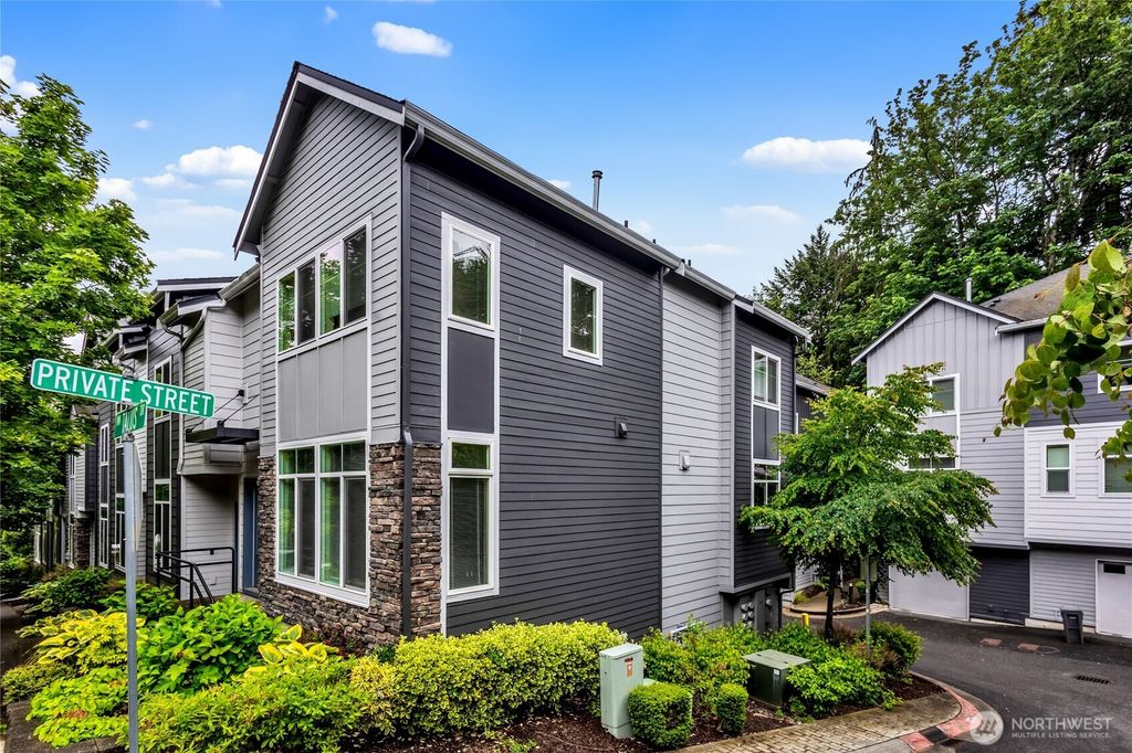 Photo of 2129 NW Tulus Dr DR, Issaquah, WA 98027 (MLS # 2530103)
