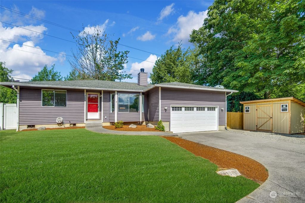 Photo of 1932 SW 323rd Street, Federal Way, WA 98023 (MLS # 2129290)