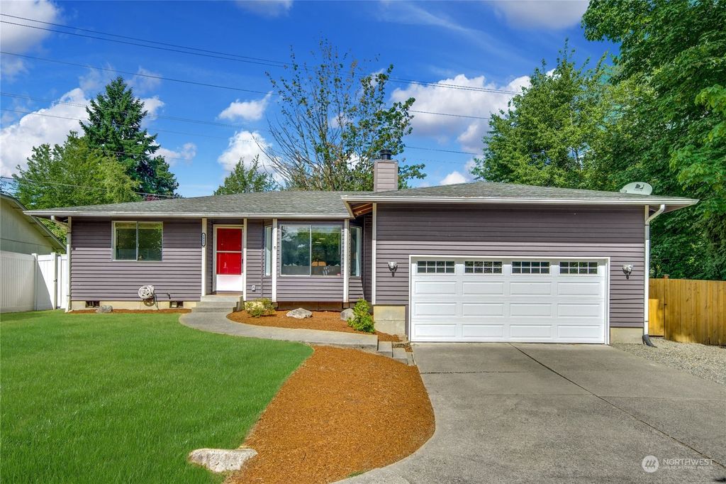 Photo of 1932 SW 323rd Street, Federal Way, WA 98023 (MLS # 2129290)