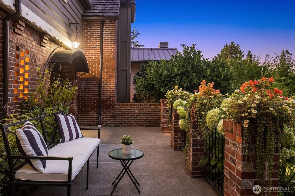 Photo of 321 36th Avenue E, Seattle, WA 98112 (MLS # 2417804)