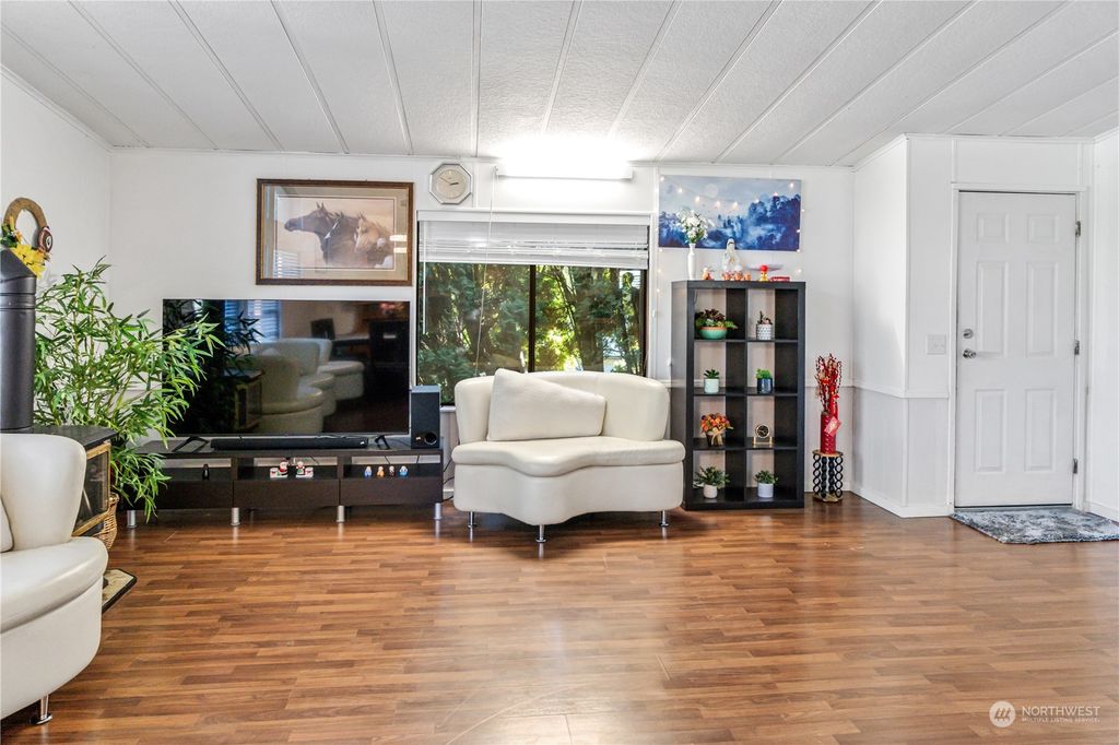 listing image 9360390677573872432
