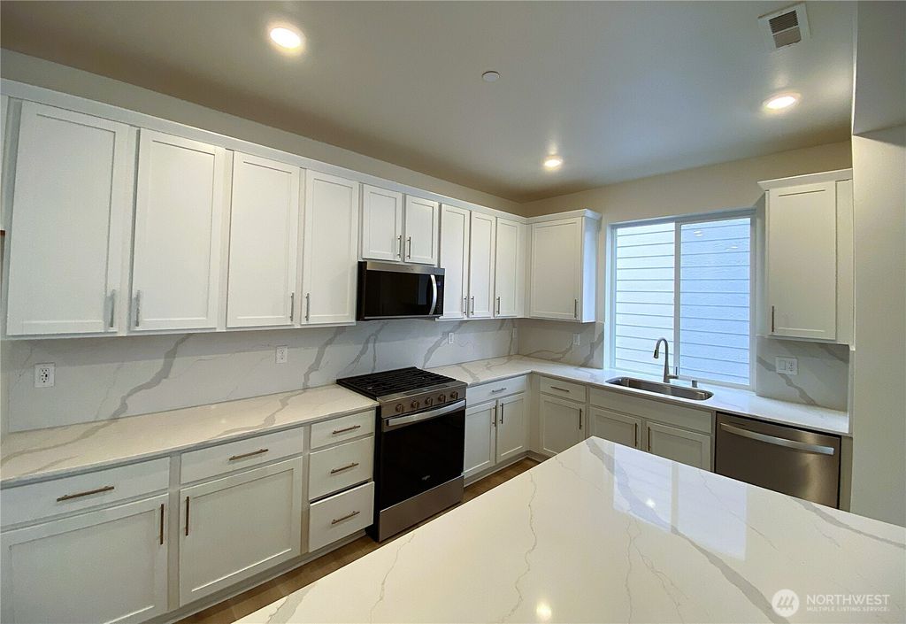 Photo of 1436 121ST Avenue SE #MB 32, Lake Stevens, WA 98258 (MLS # 2372494)