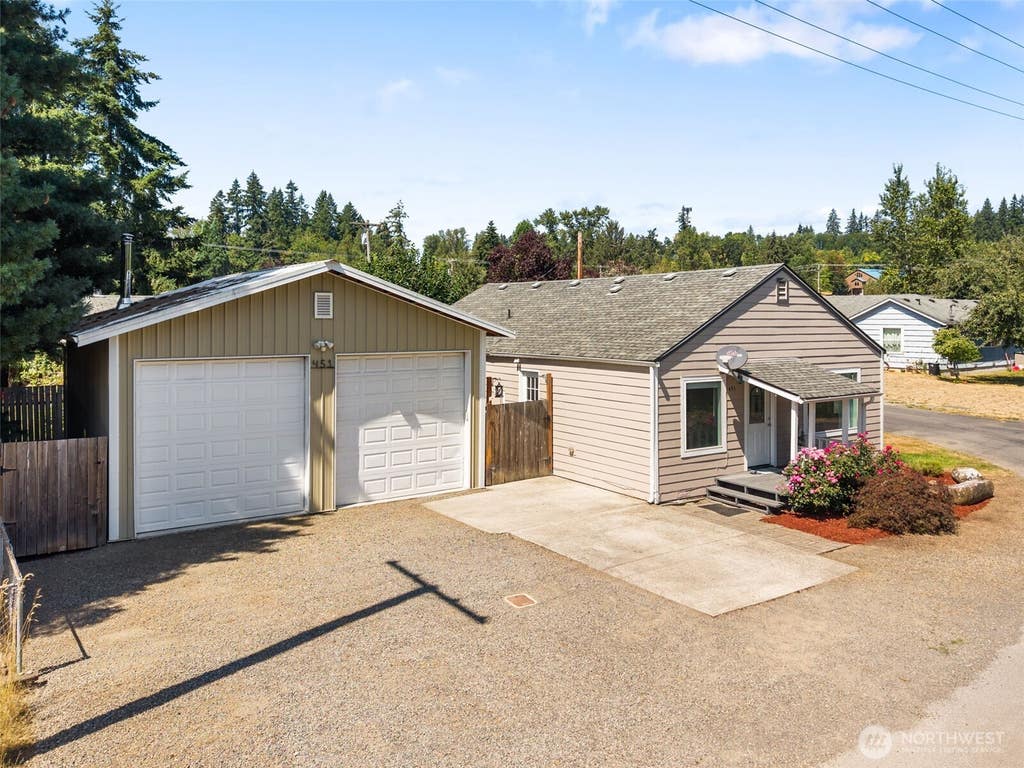 Photo of 451 N 4th Street, Toledo, WA 98591 (MLS # 2570918)