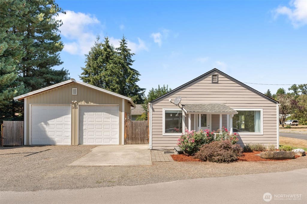 Photo of 451 N 4th Street, Toledo, WA 98591 (MLS # 2570918)