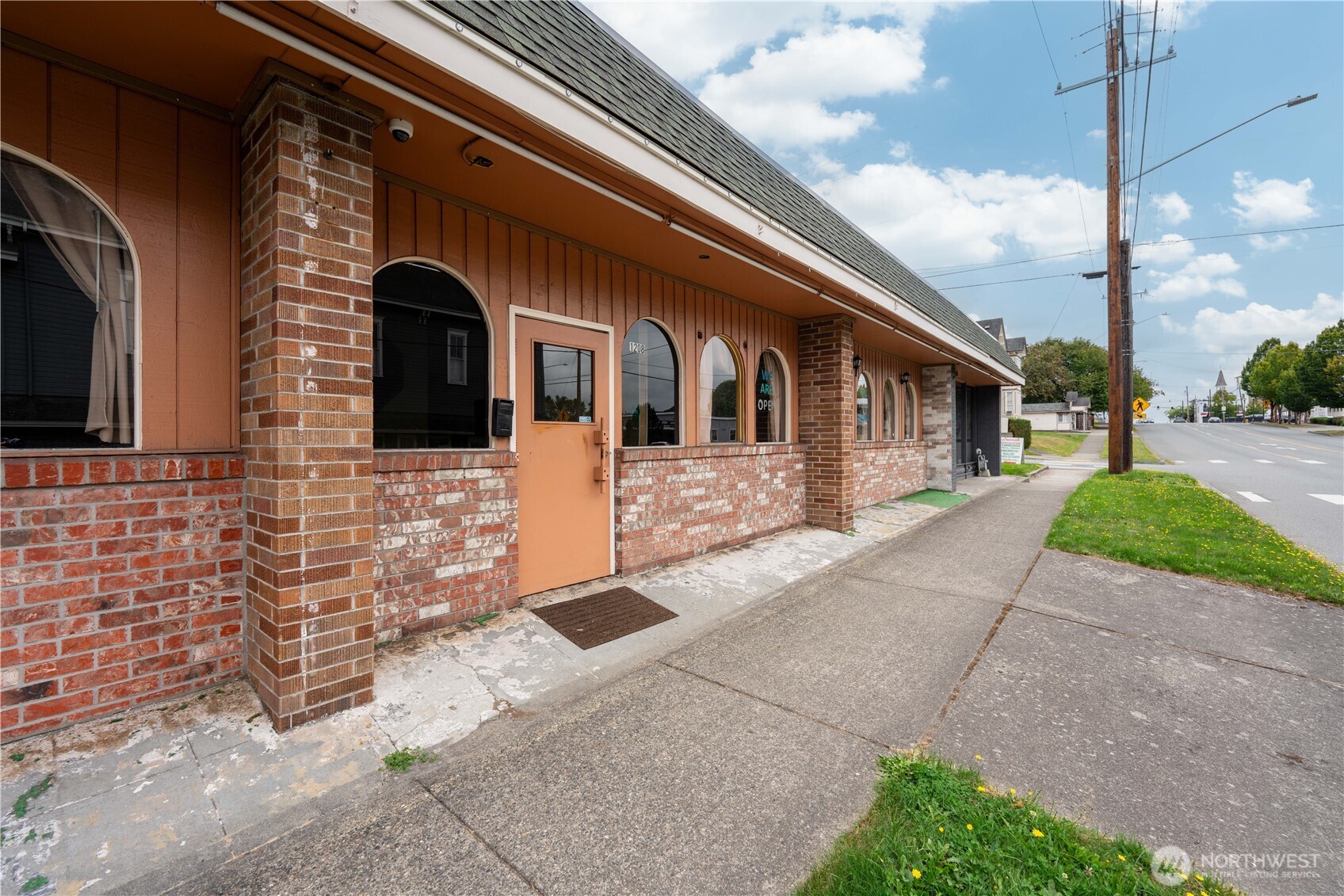1208 2nd St