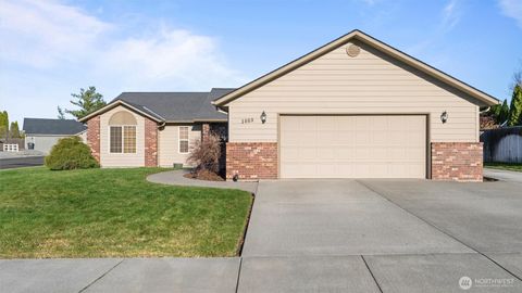 Photo of 1869 SE Larch Avenue, College Place, WA 99324 (MLS # 2463096)