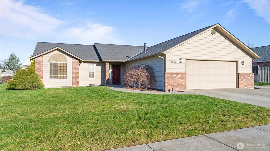 Photo of 1869 SE Larch Avenue, College Place, WA 99324 (MLS # 2463096)