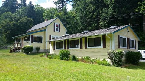 Photo of 9546 SR 525, Clinton, WA 98236 (MLS # 2444001)