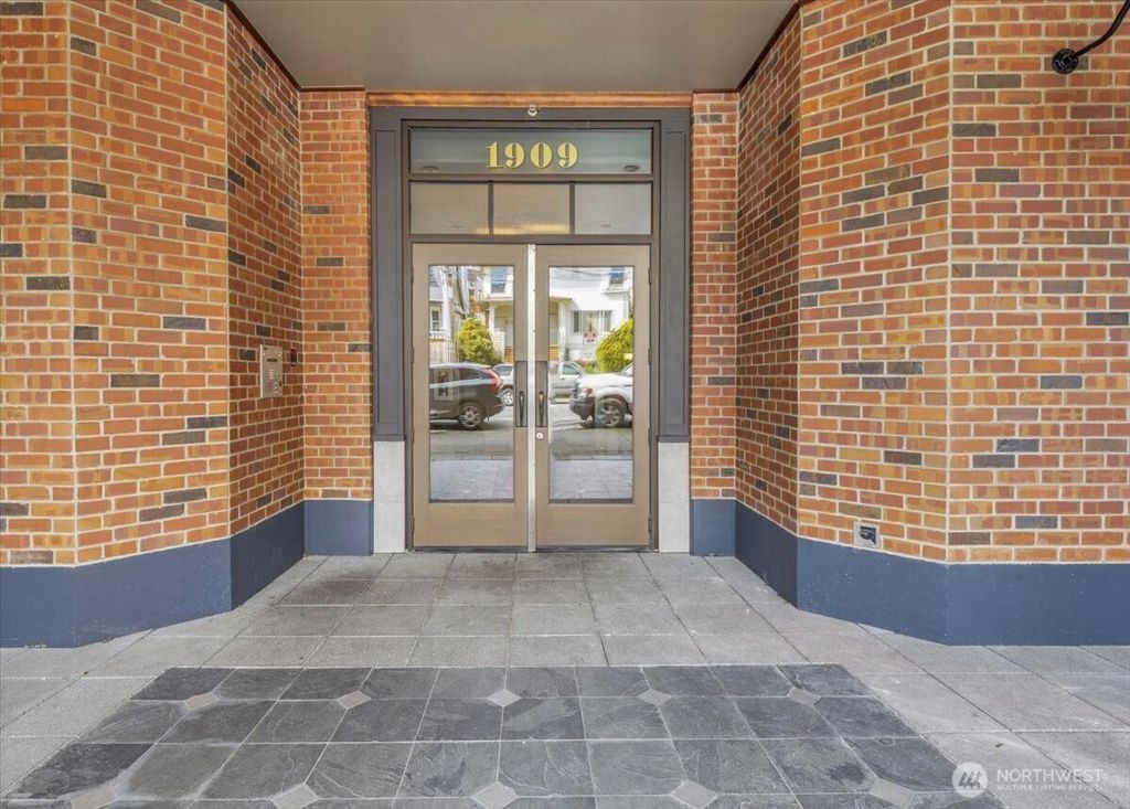 Photo of 1909 10th Avenue W #301, Seattle, WA 98119 (MLS # 2407969)