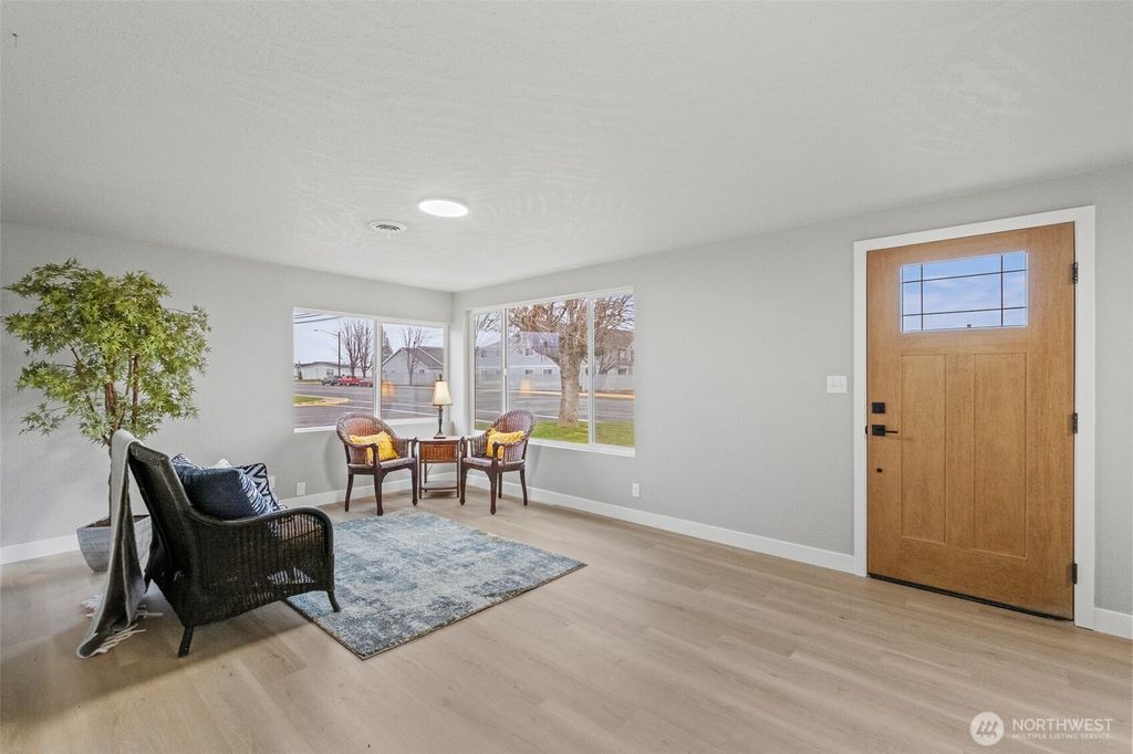 Photo of 307 3rd Avenue NE, Quincy, WA 98848 (MLS # 2459598)