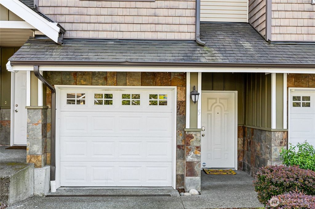 Photo of 17813 80th Avenue NE #D5, Kenmore, WA 98028 (MLS # 2362659)