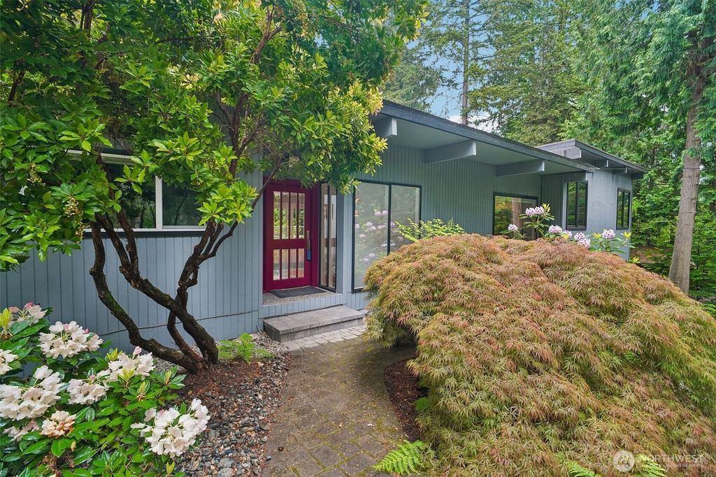 Photo of 2646 109 Place NE, Bellevue, WA 98004 (MLS # 2517612)