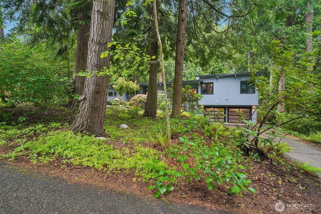 Photo of 2646 109 Place NE, Bellevue, WA 98004 (MLS # 2517612)