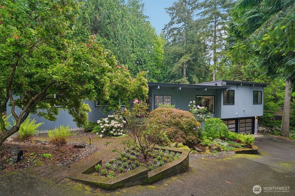 Photo of 2646 109 Place NE, Bellevue, WA 98004 (MLS # 2517612)