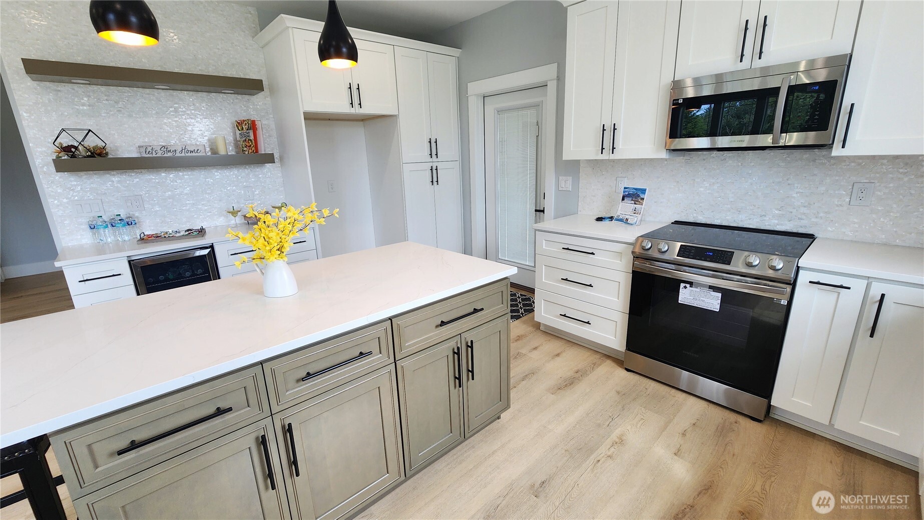 998 Cascade Avenue SW