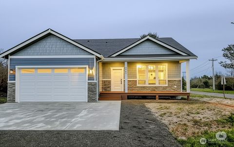 998 Cascade Avenue SW Ocean Shores WA 98569