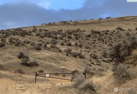 Photo of 1271 Vista Verde Drive, Yakima, WA 98901 (MLS # 2515599)
