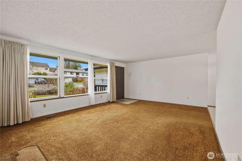 Photo of 14055 SE 202nd Street, Kent, WA 98042 (MLS # 2467527)