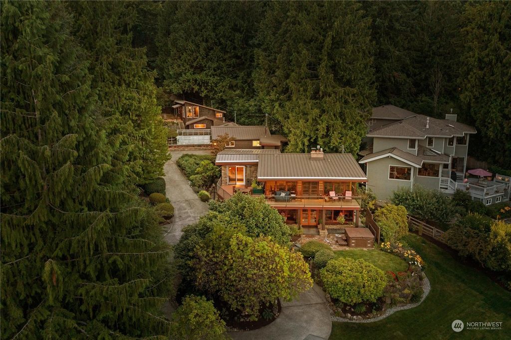 Photo of 18232 W Spring Lake Drive SE, Renton, WA 98058 (MLS # 2140245)