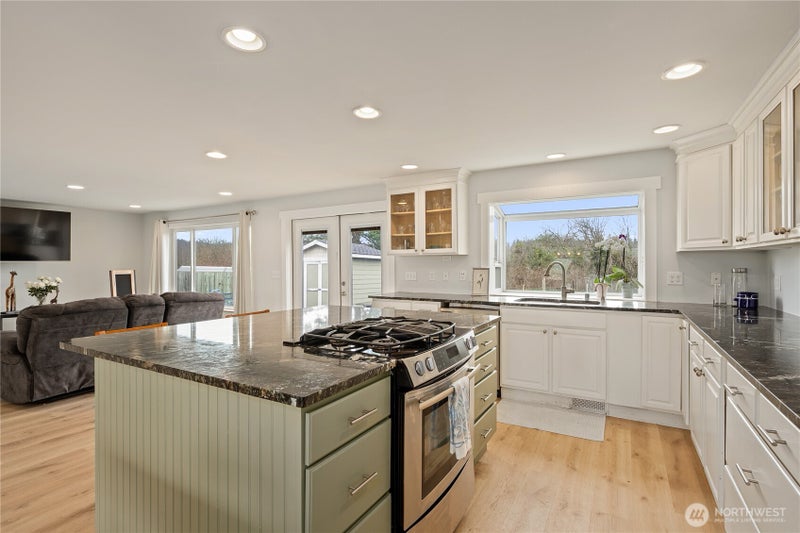 801 Livingston Bay Shore Drive
