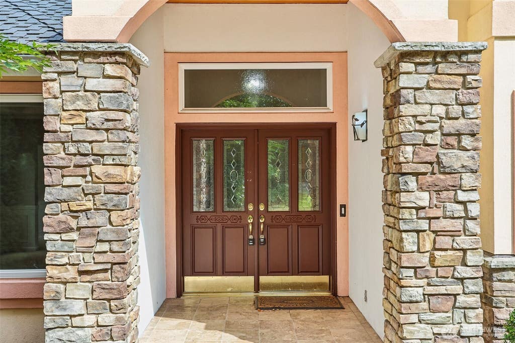 Photo of 16580 SE 58th Place, Bellevue, WA 98006 (MLS # 2566055)