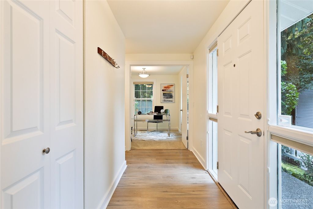 Photo of 10025 NE 129th Place, Kirkland, WA 98034 (MLS # 2431069)