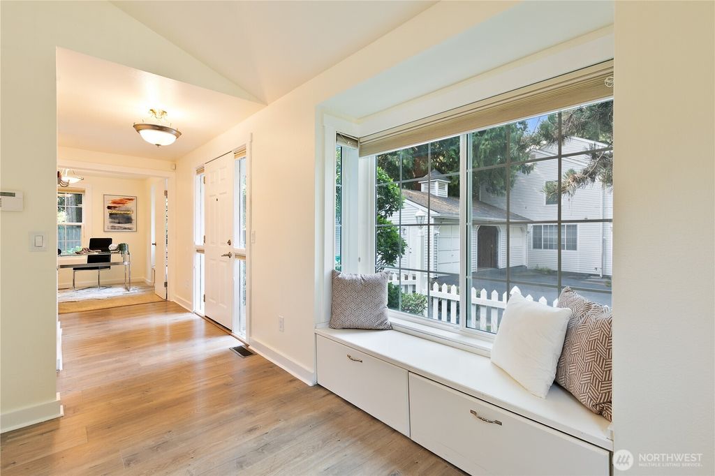 Photo of 10025 NE 129th Place, Kirkland, WA 98034 (MLS # 2431069)