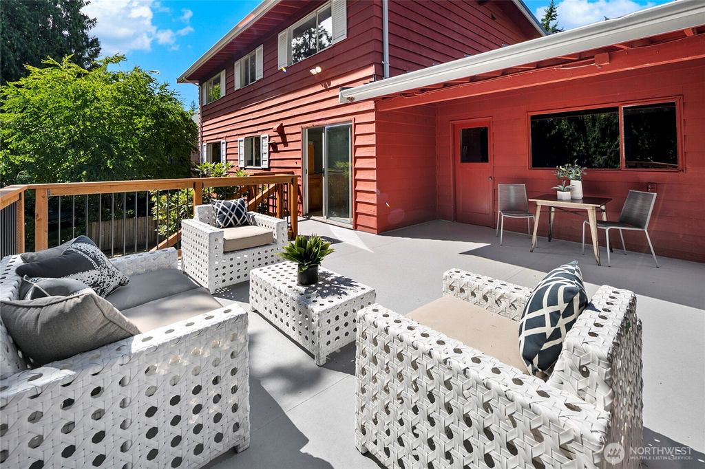 Photo of 317 NW 177th St St, Shoreline, WA 98177 (MLS # 2403280)