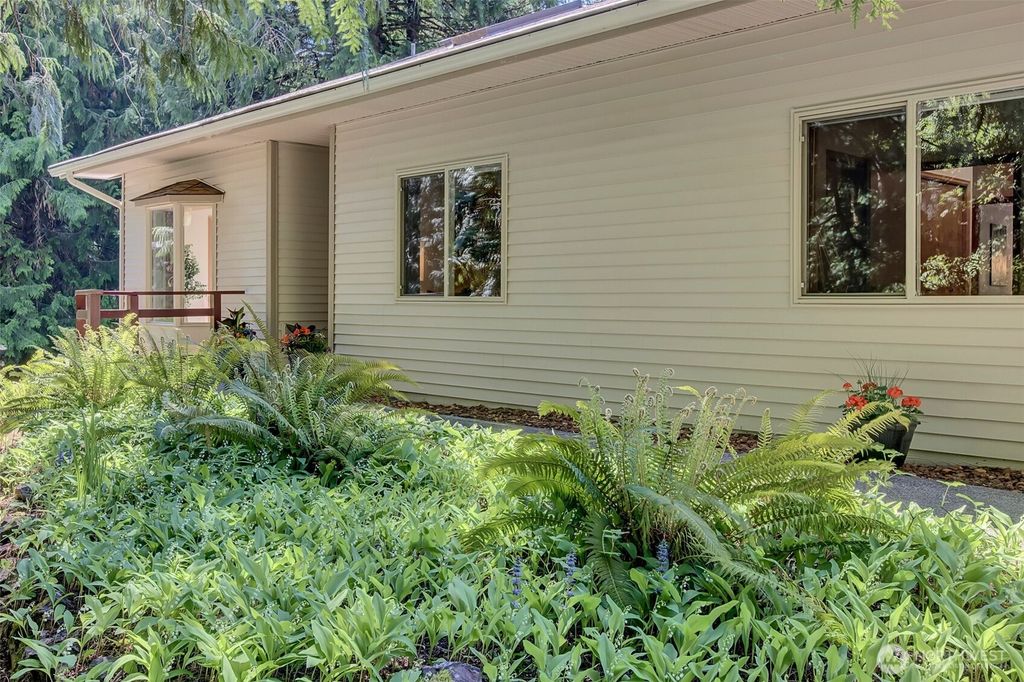 Photo of 870 238th Avenue NE, Sammamish, WA 98074 (MLS # 2503290)