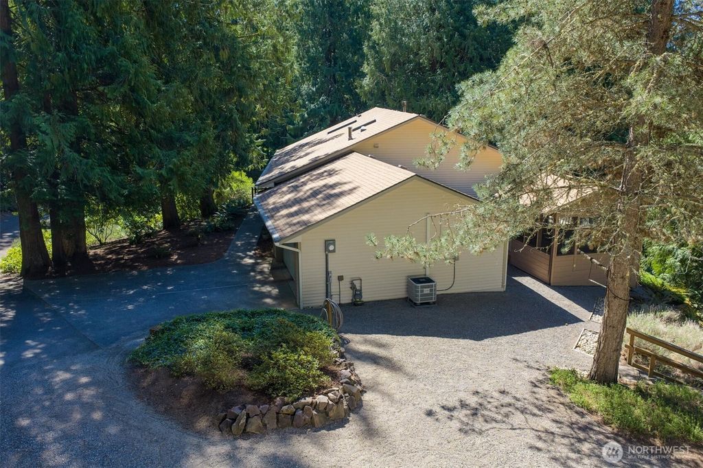 Photo of 870 238th Avenue NE, Sammamish, WA 98074 (MLS # 2503290)