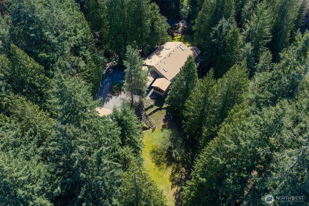 Photo of 870 238th Avenue NE, Sammamish, WA 98074 (MLS # 2503290)