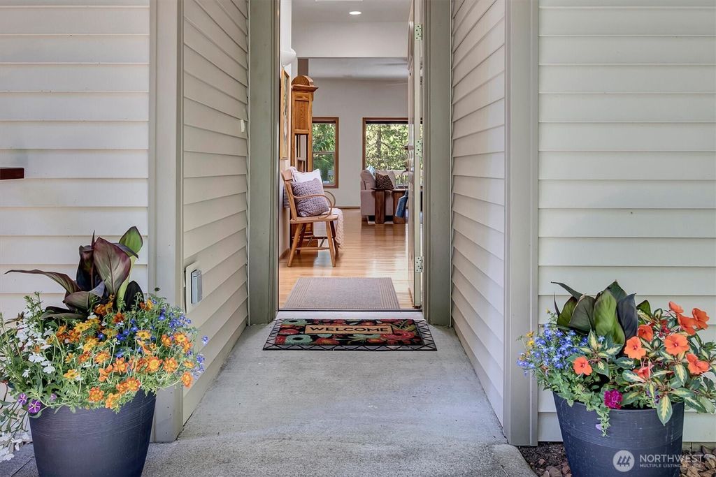 Photo of 870 238th Avenue NE, Sammamish, WA 98074 (MLS # 2503290)
