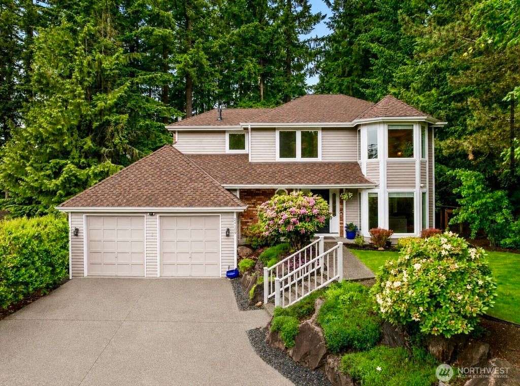 Photo of 24109 SE 44th Court, Sammamish, WA 98029 (MLS # 2488473)